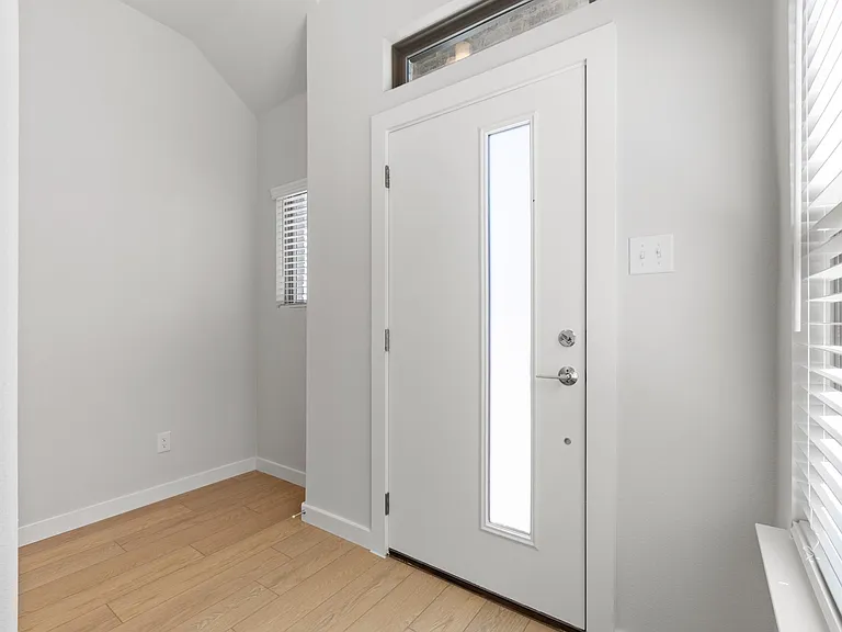 106 Travine Dr — Photo 2