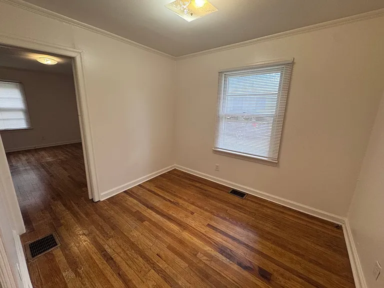2123 Madison St — Photo 15