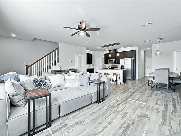 5th image of 3049 Solana Cir