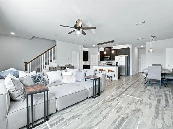 3049 Solana Cir, Denton, TX 76207