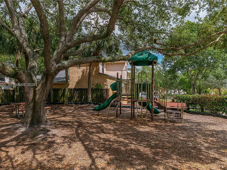 2592 W Saratoga Dr — Photo 37