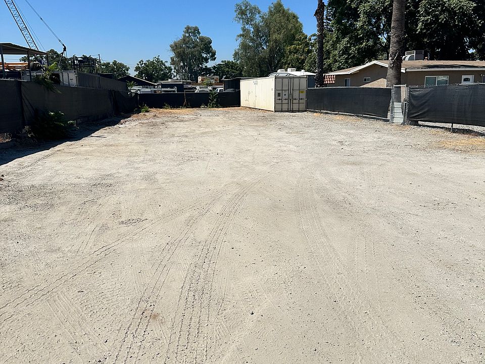 2nd image of 32407 Dunlap Blvd #1/2