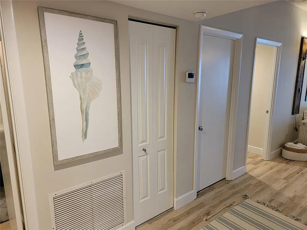 1 bed, 1.5 bath, 1015 sqft, $7,000 — Photo 2