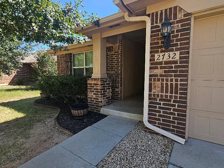 2732 Lerkim Ln — Photo 2