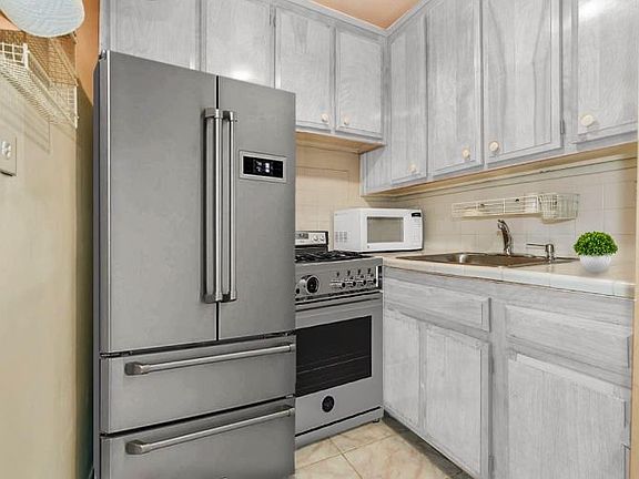 3rd image of 6 W 16th St #8KS