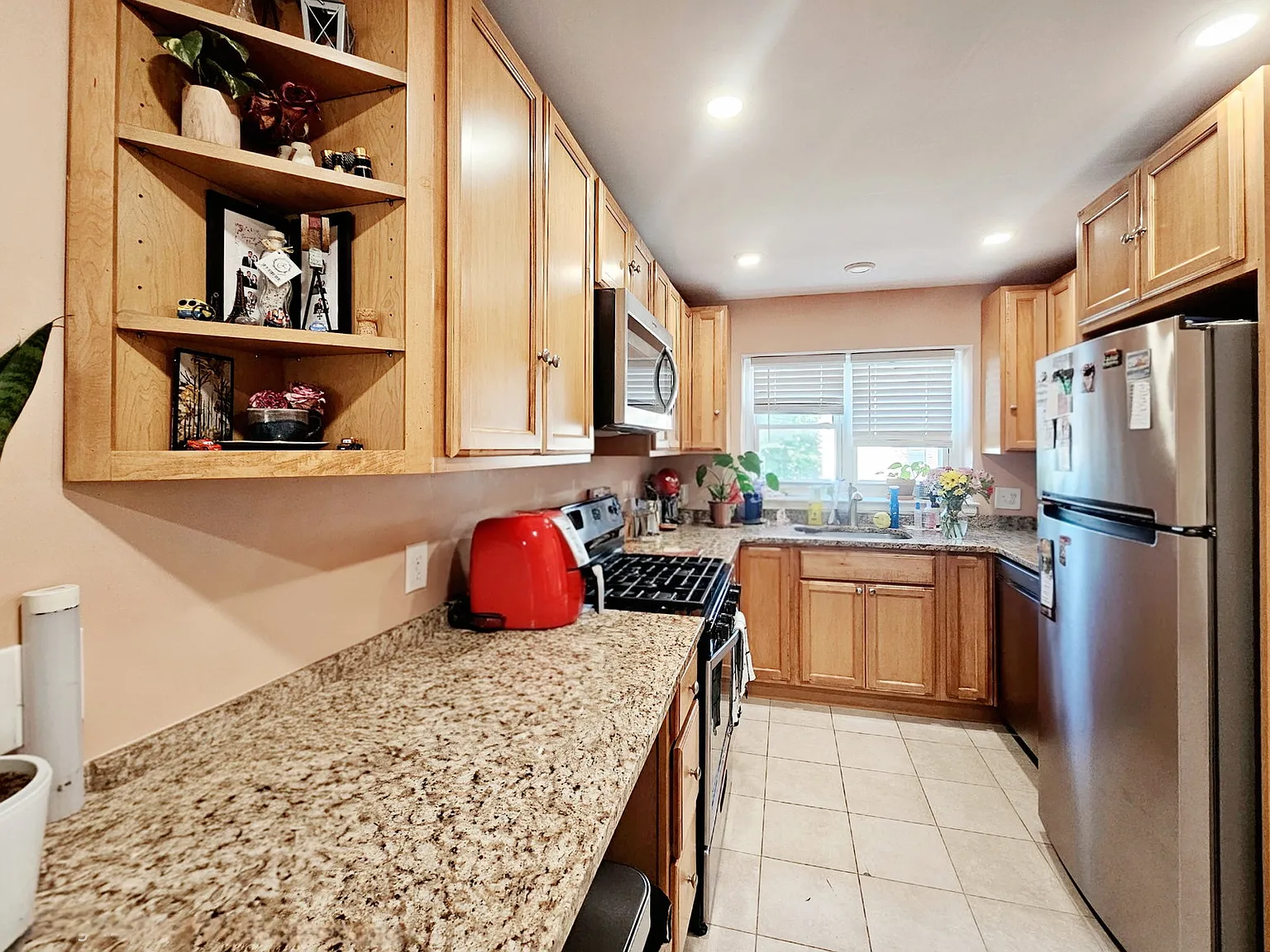 1 bed, 1.0 bath, 700 sqft, $3,000 — Photo 3