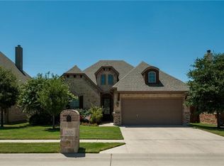 320 Spring Run Dr, Decatur, TX 76234