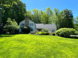 15 Hemlock Hill Rd, Orchard Park, NY 14127