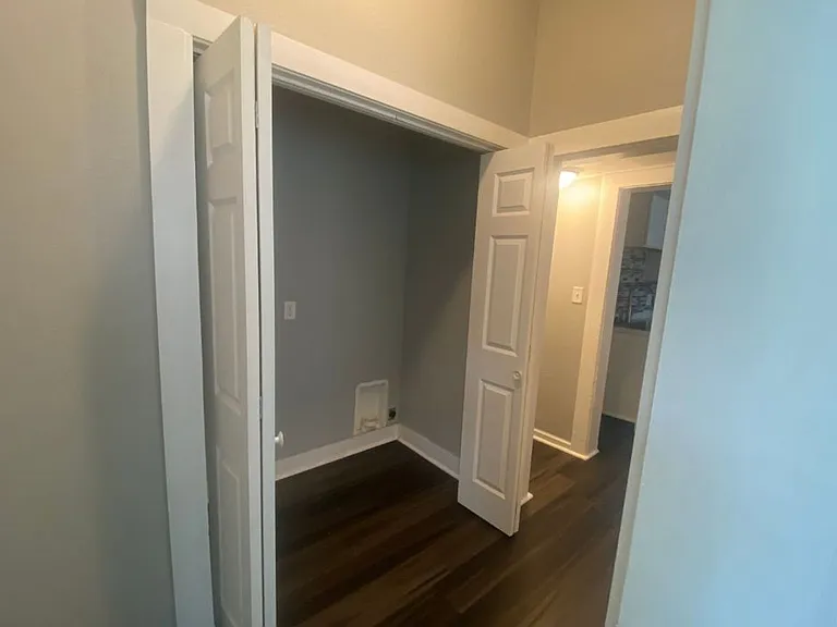 1023 Charles St — Photo 8