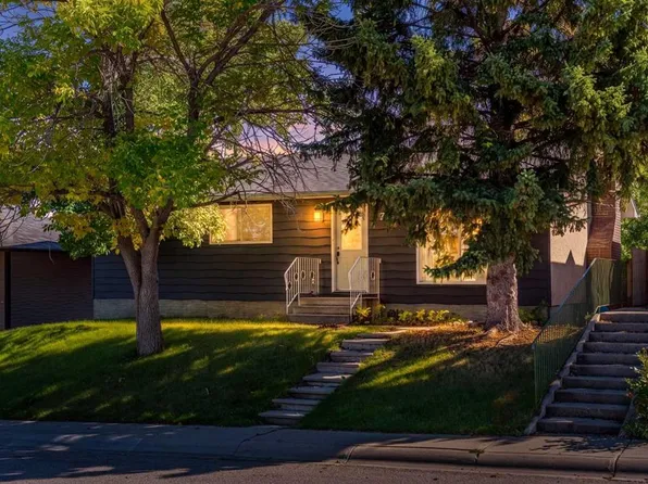 711 N 118th Ave SW, Calgary, AB T2W 0E6