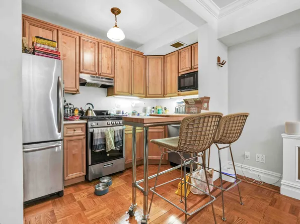 23 East 69th Street image 7 of 12