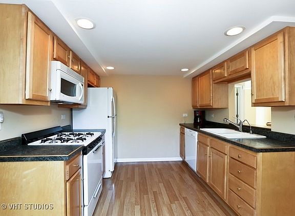 3rd image of 931 W 194th Pl