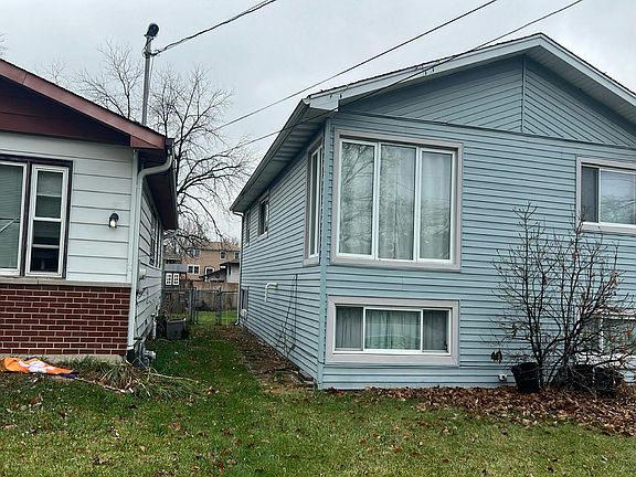3rd image of 15618 Laramie Ave
