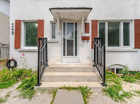 5th image of 249 Burnhamthorpe Rd