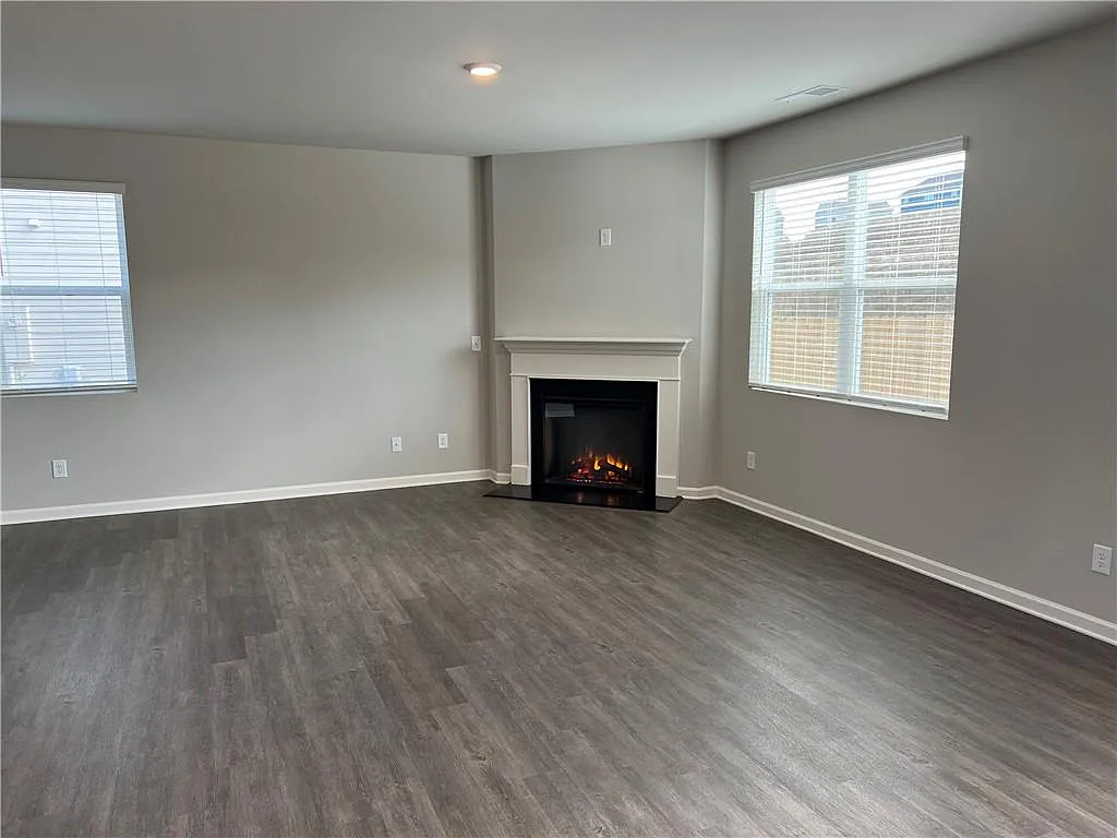 4 bed, 2.5 bath, 2176 sqft, $2,350 — Photo 4