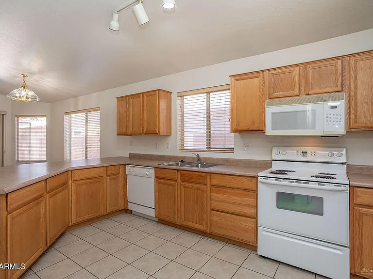 6762 W Del Mar Ln — Photo 10