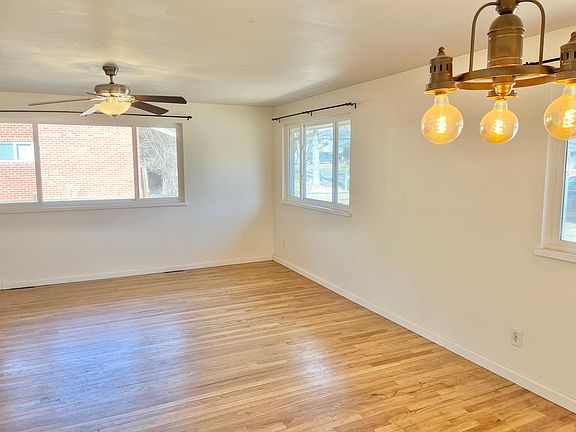 3rd image of 908 Chambers Dr