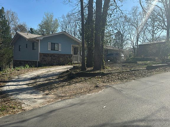 3rd image of 615 N Ridgeview Dr