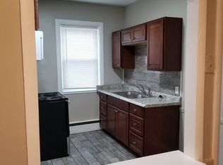 192 Summit St #1R, Pawtucket, RI 02860