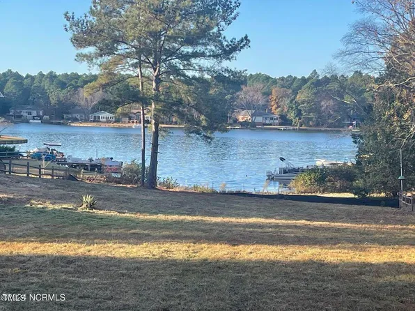 102 Cobblestone Ct #895, West End, NC 27376