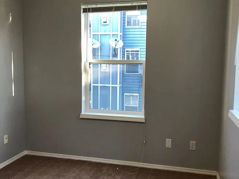 300 N Oak Harbor St #B201 — Photo 18