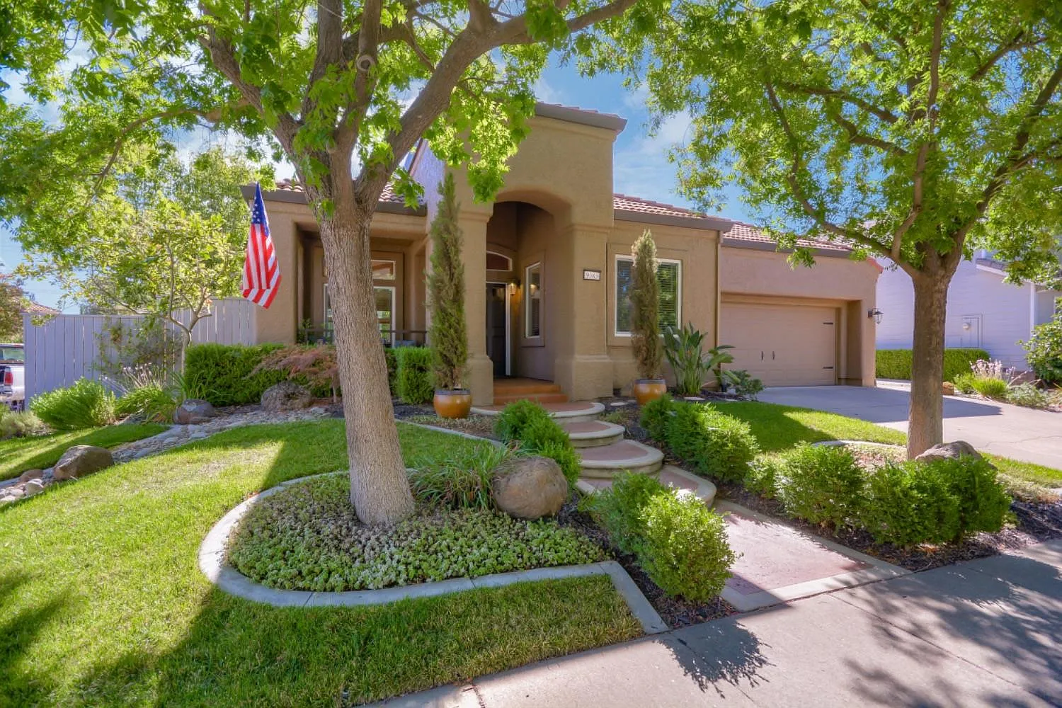 9383 Lombardy Way photo 1