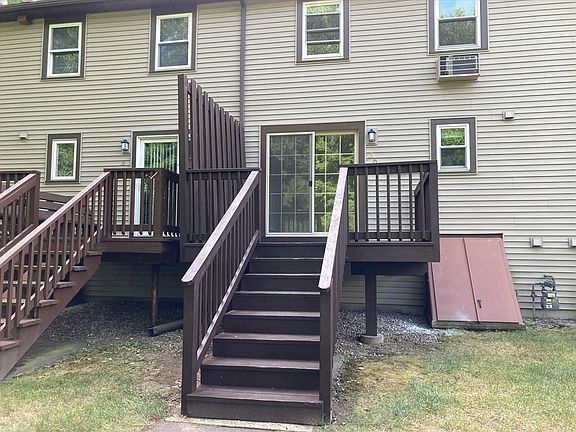 2nd image of 20 Washington St APT 3-6