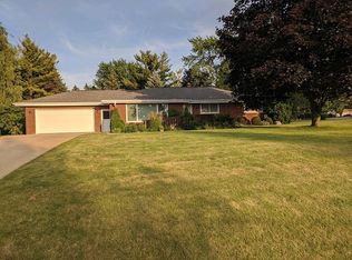 16089 W Top O Hill Dr, New Berlin, WI 53151