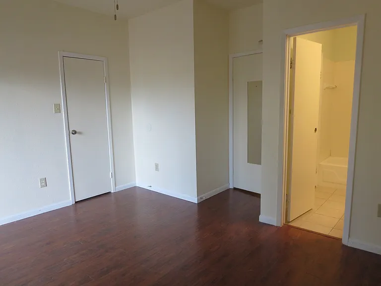 2901 San Jacinto Blvd #207 — Photo 4