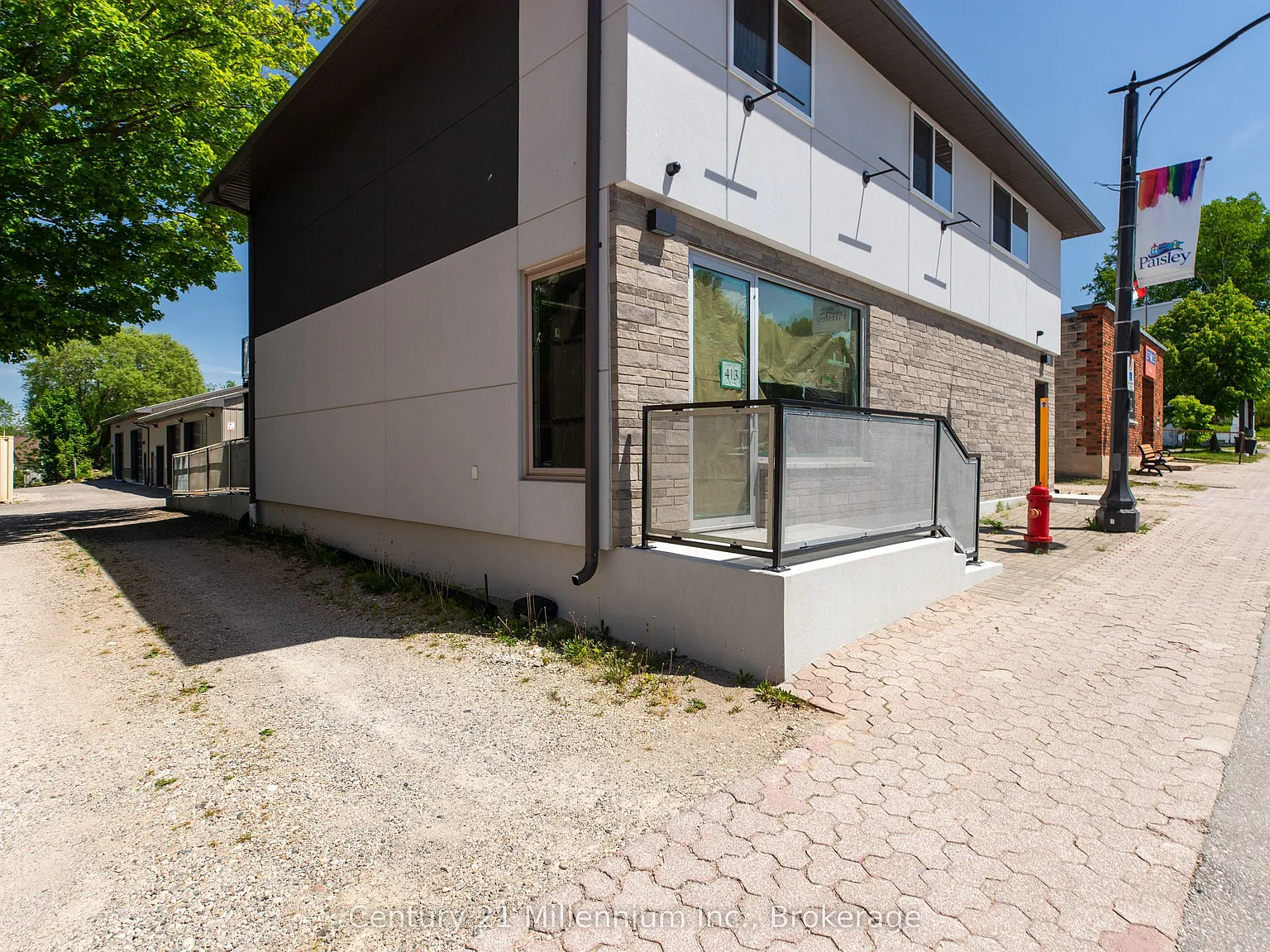 3 bed, $2,400 — Photo 2