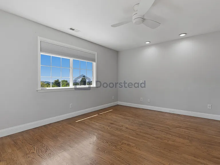 1429 Magazine St — Photo 15