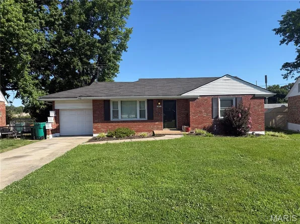 1277 Waldorf Dr, Saint Louis, MO 63137