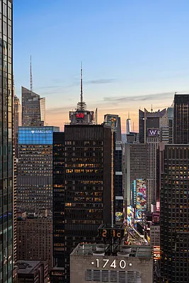 びる Central Park Tower at 217 West 57th Street in Midtown