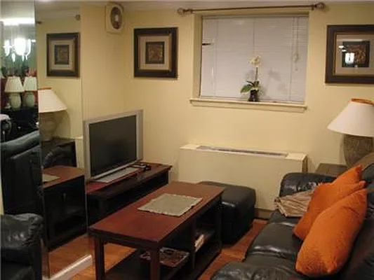 Rented by R New York | media 44