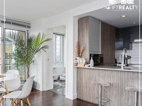 05_1701-1088 Richard St_Kitchen Island_12042024