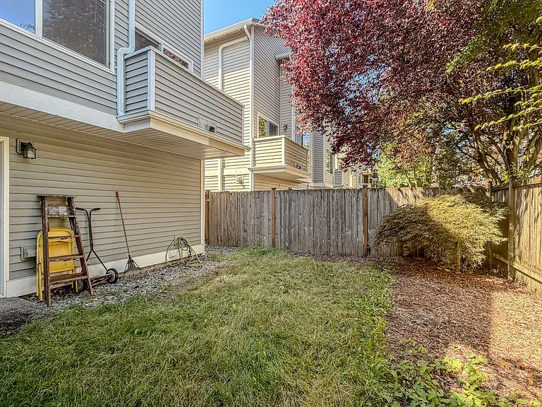 8538 Midvale Ave N #B — Photo 19