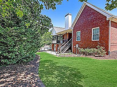 3rd image of 901 Hannah Ct