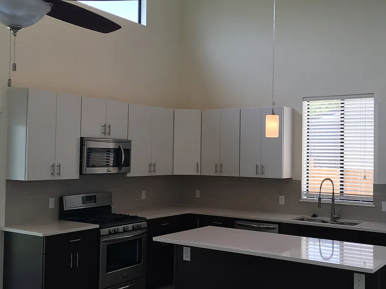914 Morrow St — Photo 4