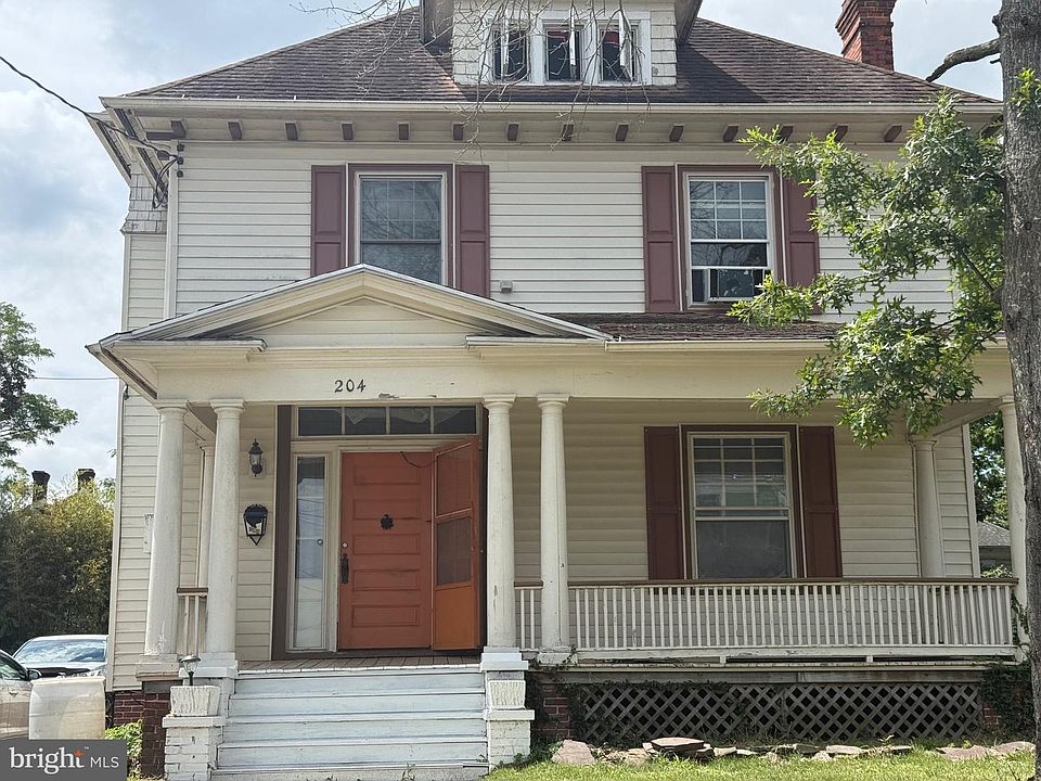 2nd image of 204 Elizabeth St