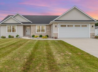 10450 Laurel Woods Pl, Freeland, MI