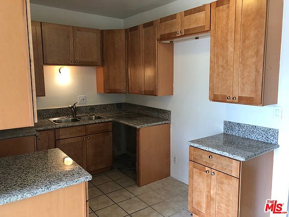 3rd image of 858 S Shenandoah St APT 7