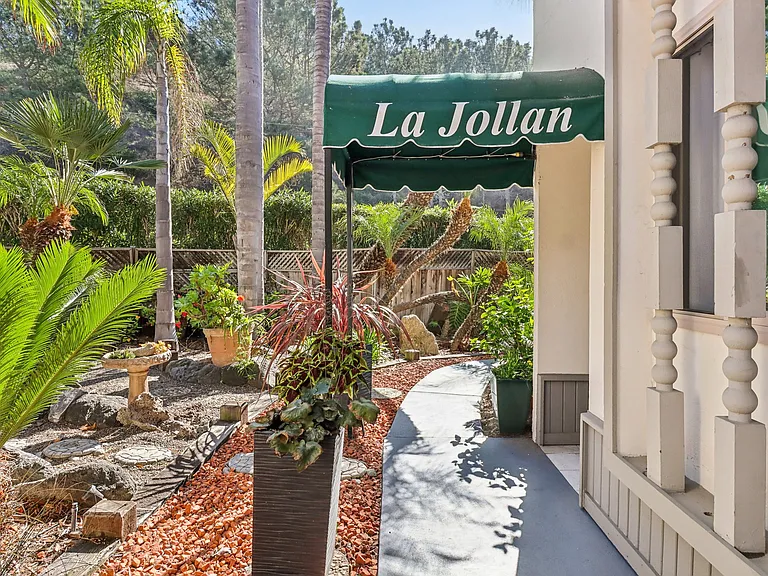 La Jollan Townhomes — Photo 70