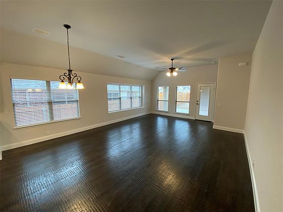 5th image of 2108 Burke Dr
