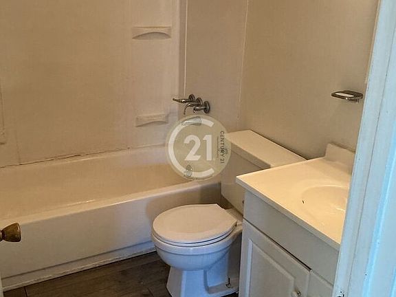 5th image of 9550 Lakeside Dr #1