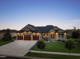 2523 Powder Ridge Cir, Bismarck, ND 58503