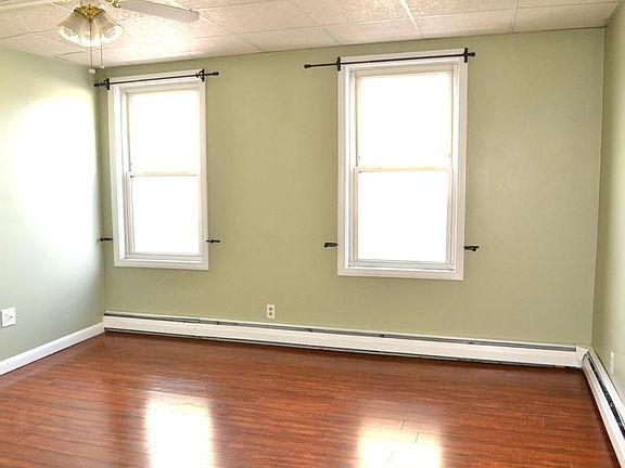 4th image of 9 Winsor St #1