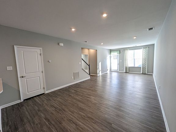 2nd image of 3456 Foxglove Dr