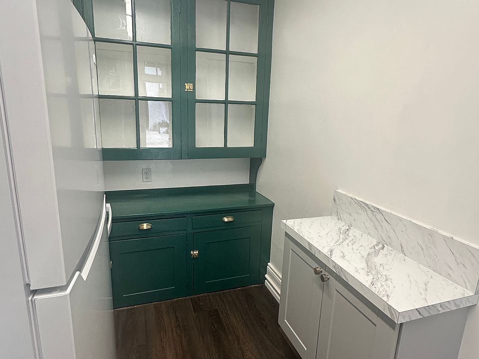 Kitchen with built in