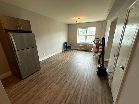 3rd image of 100-106 N Grove St #403A