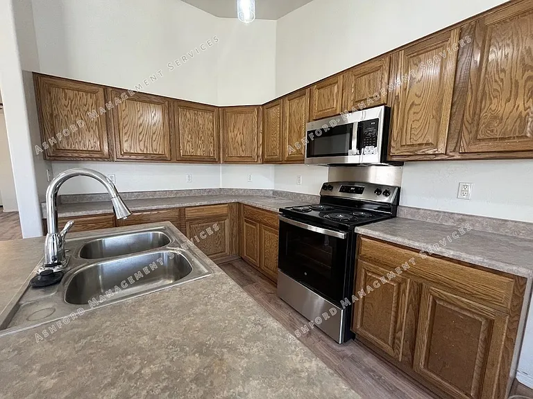 2046 S 171st Dr — Photo 12